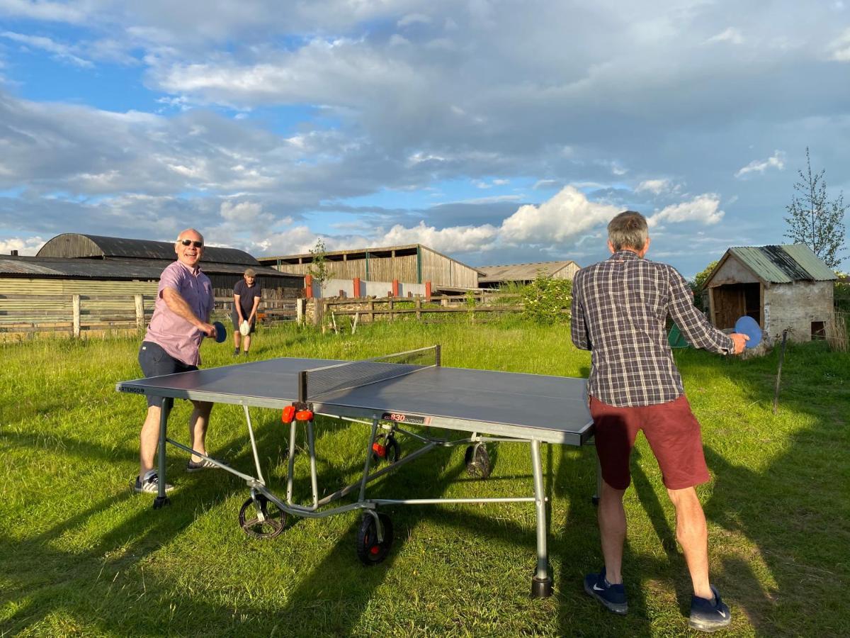 Rew Farm Country And Equestrian Accommodation - Sunset Lodge Melksham Eksteriør billede