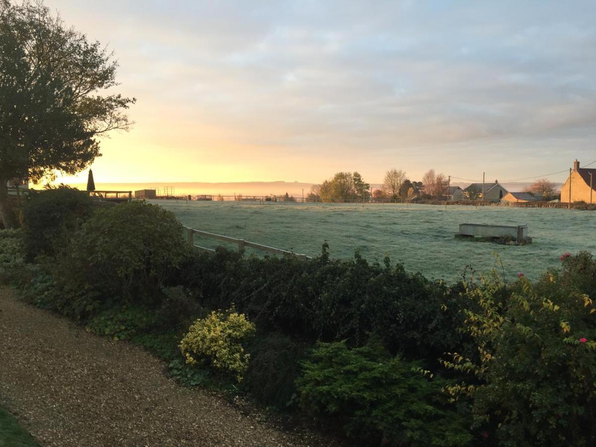 Rew Farm Country And Equestrian Accommodation - Sunset Lodge Melksham Eksteriør billede